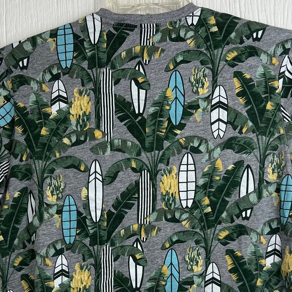 Free Planet T-shirt men’s Large surfboard tropical design Armpit to armpit: 21“ - Picture 6 of 7